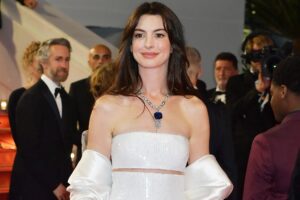 Who-Is Anne-Hathaway-Married-3-Twoleftsticks