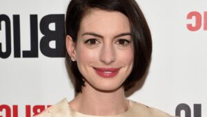 Who-Is Anne-Hathaway-Married-4-Twoleftsticks