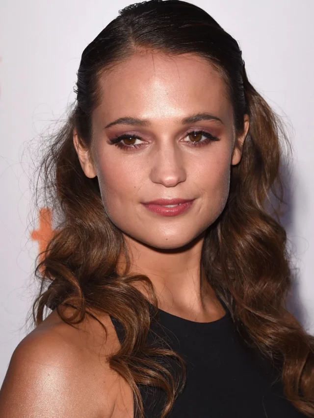 Is Alicia Vikander Married ?