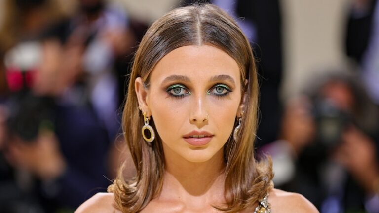Who is Emma Chamberlain dating?