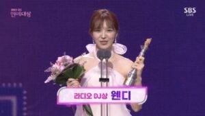 Wendy from Red Velvet won Radio DJ Award.