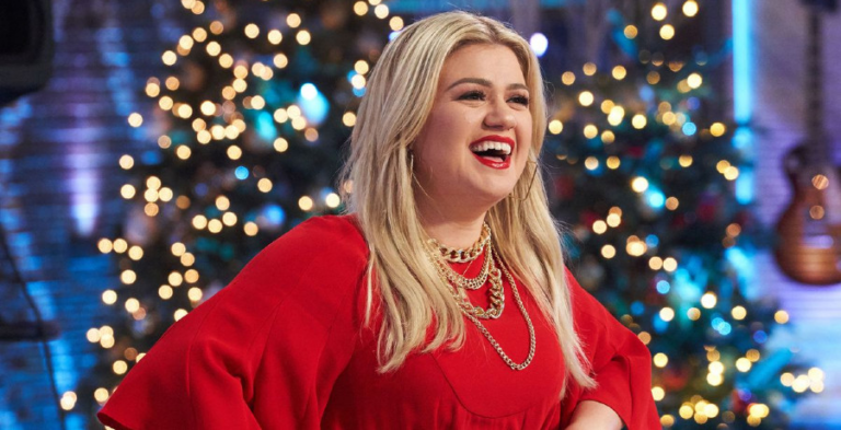 Kelly Clarkson received 800M streams on Spotify in 2023