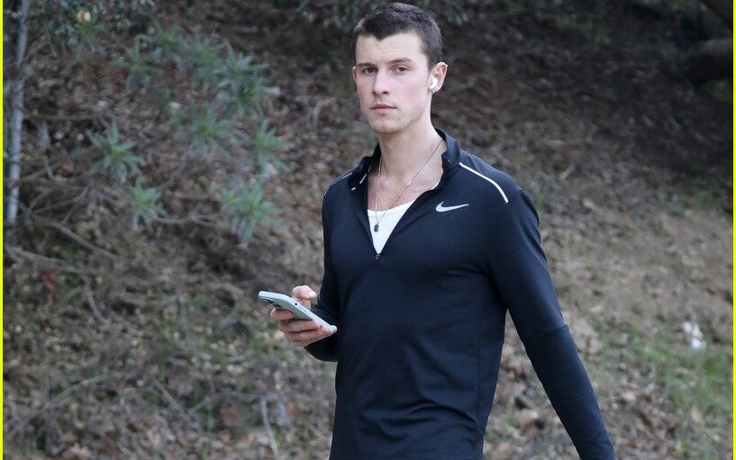 Shawn Mendes took a solo hike