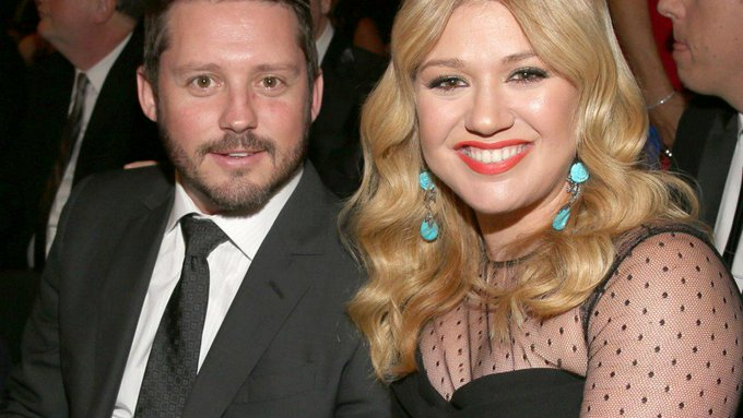Kelly Clarkson claims that her divorce ruined her life