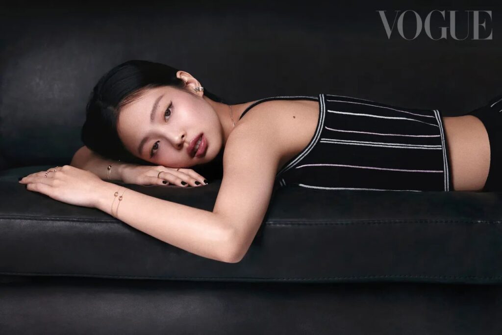  Jennie, a global icon, is featured in the March issue of Vogue Taiwan