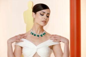 Sofia Carson & Jamie Lee Curtis introduce the glamorous affair on Oscar